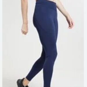 Lululemon leggings size M.
